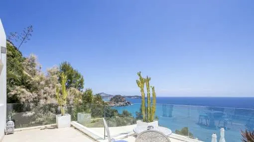 Wonderful front line villa with beach access for rent in Es Cubells - Ibiza